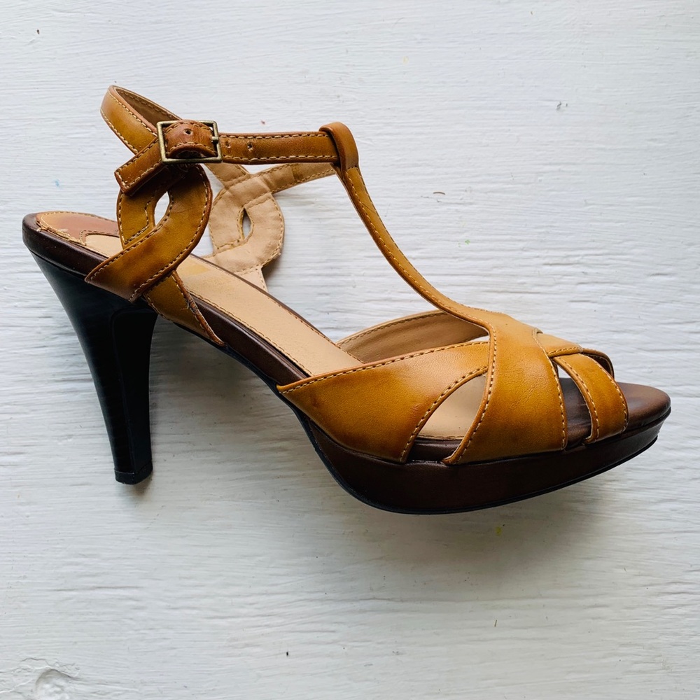 Crown Vintage high heels